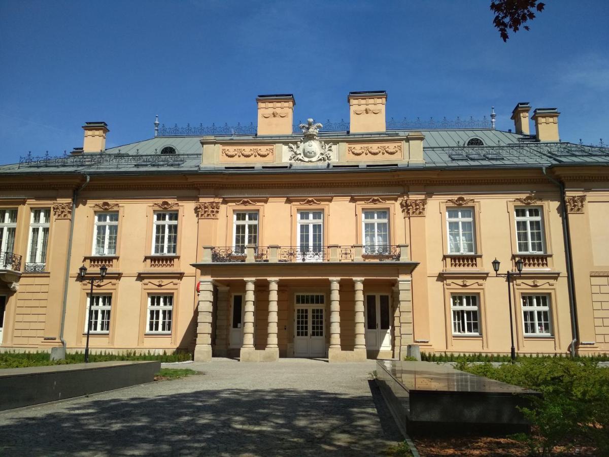 Central Palace Красков Екстериор снимка